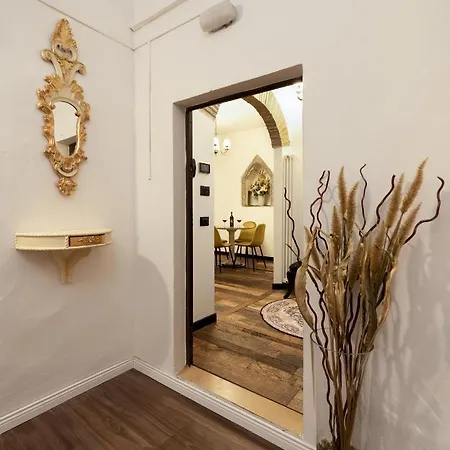 Pitti Elegant Apartment *