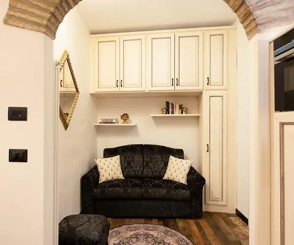 Pitti Elegant Apartment *