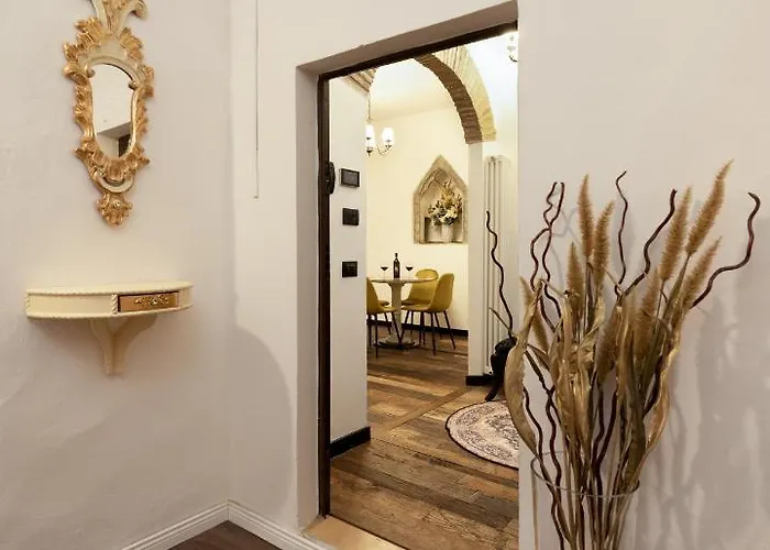 Pitti Elegant Apartment *